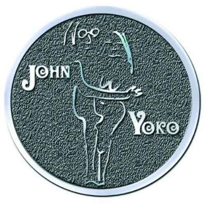 Picture of John Lennon Pin Badge: John & Yoko Embrace HiChrome